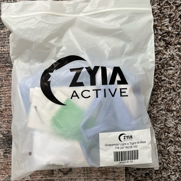 ZYIA Grapemist Light n Tight Tri-Pocket Hi-Rise 7/8 24" - Picture 5 of 6